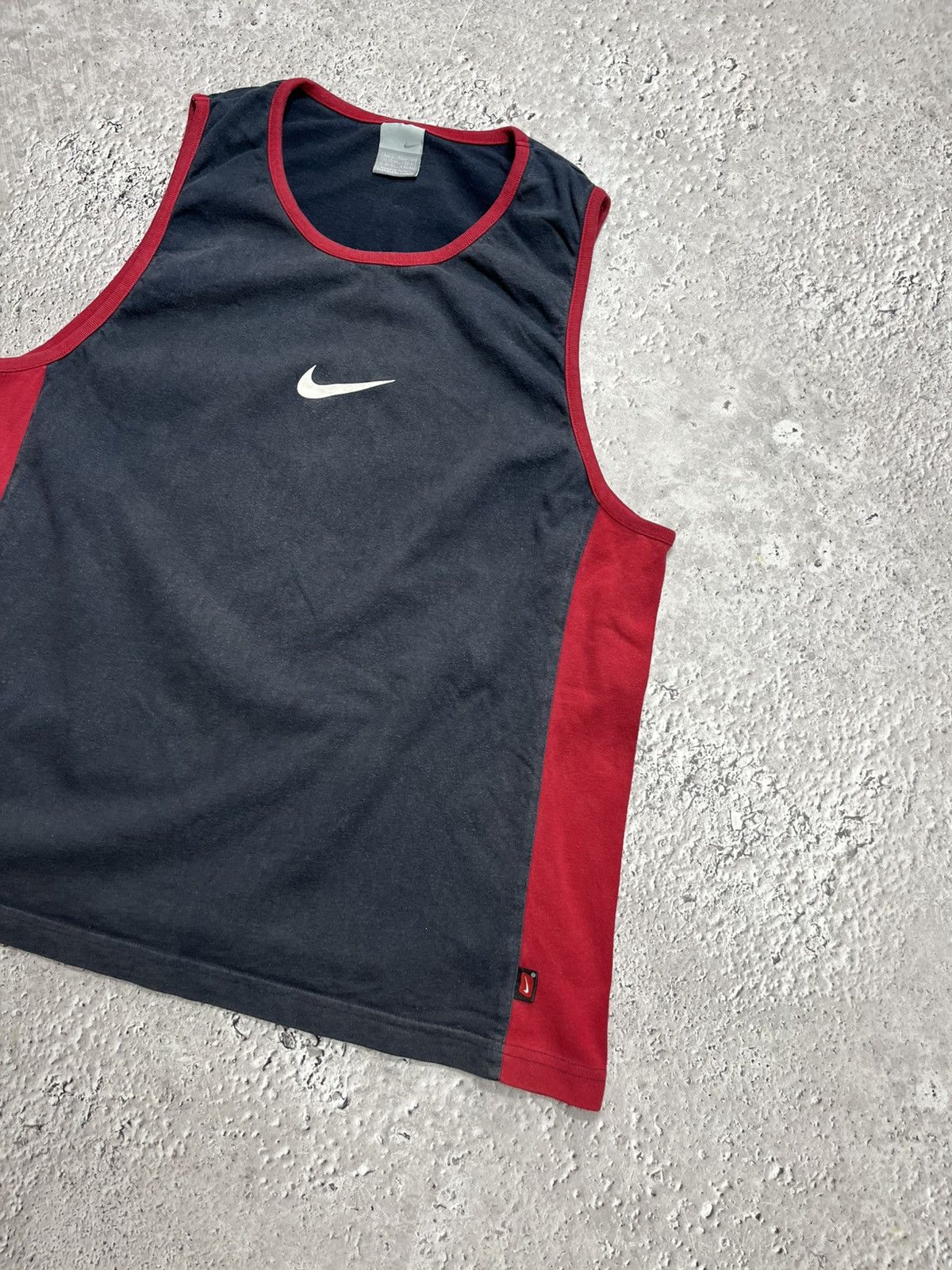 Nike Vintage Nike Tank Top Mens Size L Faded Sleeveless Shirt Size US L / EU 52-54 / 3 - 2 Thumbnail