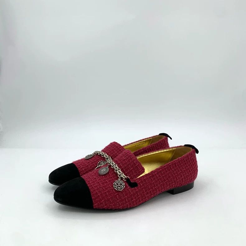 Chanel Red Chain Badge Knit Loafers - dmc
