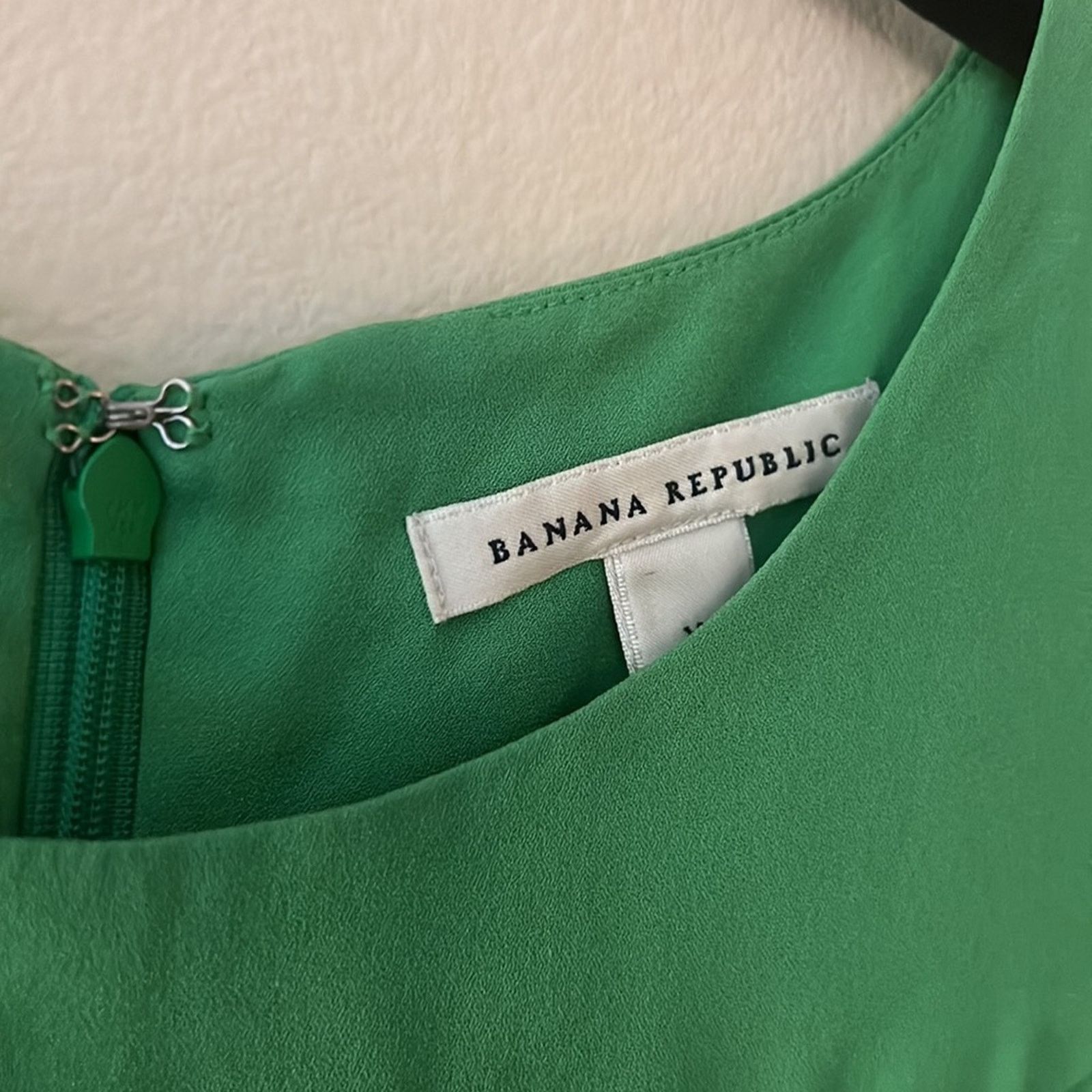 Banana Republic Banana Republic Lime Green Pleated Dress Size XS Size XS / US 0-2 / IT 36-38 - 7 Thumbnail