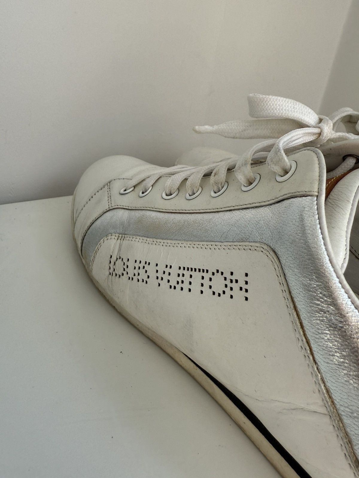 Louis Vuitton Louis Vuitton White Leather Template Logo Sneakers Size US 10 / EU 43 - 6 Thumbnail