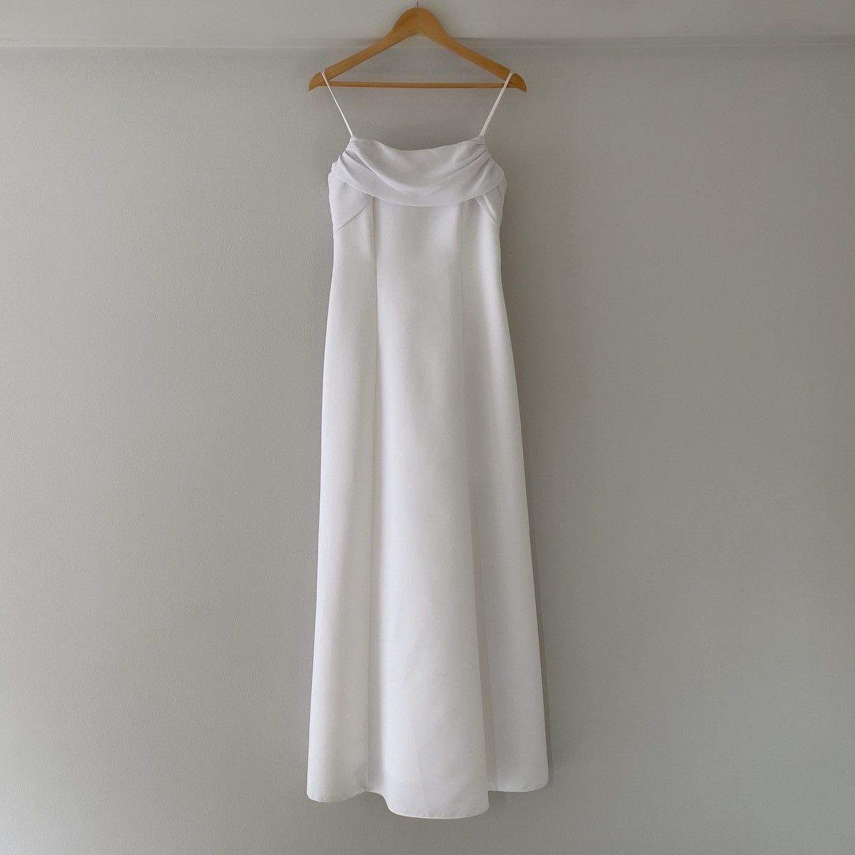 Other Vintage 1990s White Satin Chiffon Cowl Neck Gown (S–M) Size M / US 6-8 / IT 42-44 - 11 Thumbnail