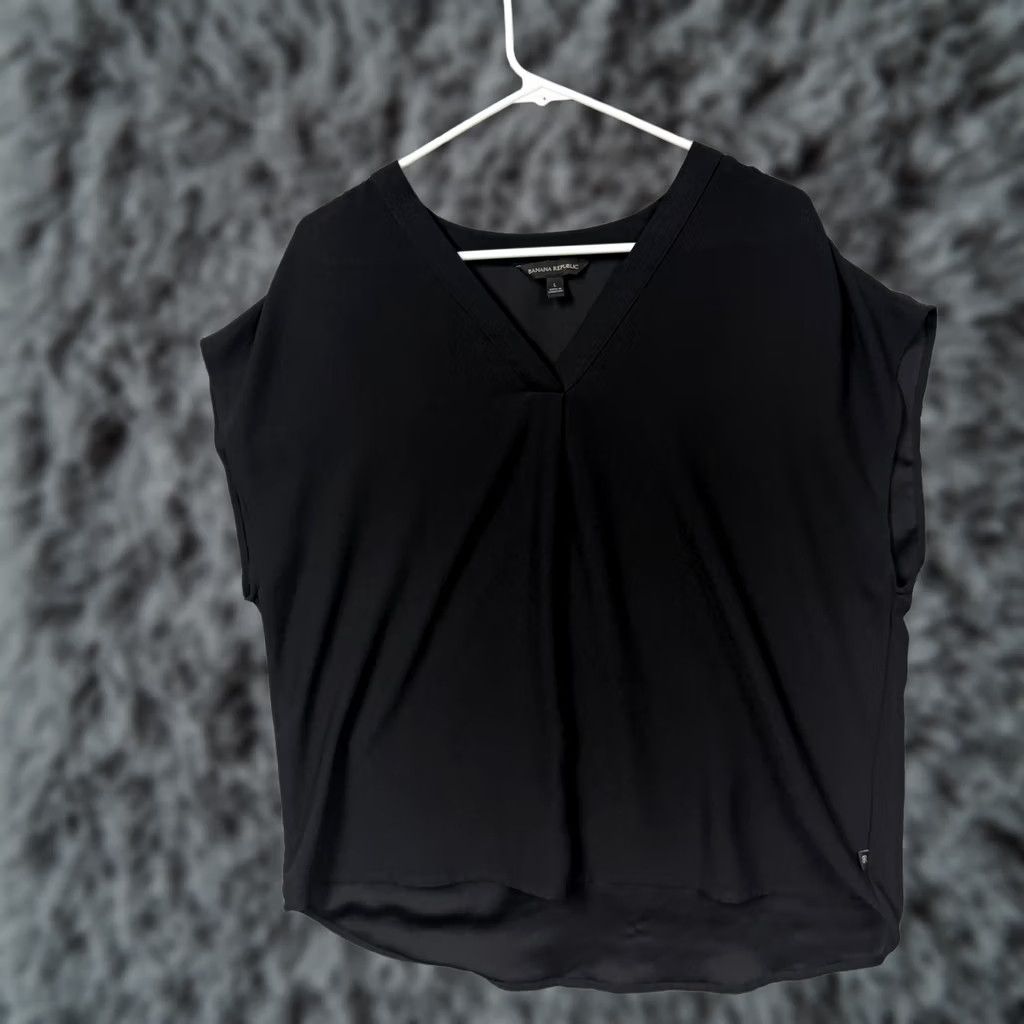 Banana Republic Banana Republic Blouse L Solid Black Cap Sleeve V-Neck Office Siren Capsule Wardrobe Size L / US 10 / IT 46 - 1 Thumbnail