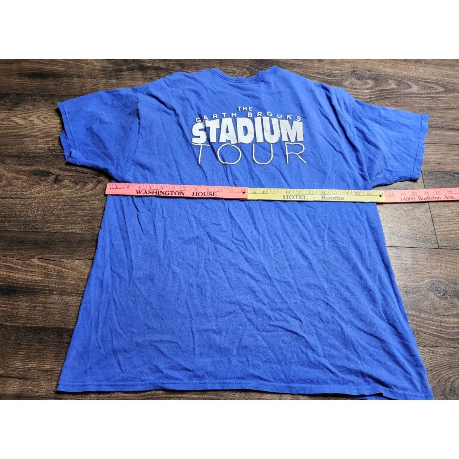 Hanes Mens XL Garth Brooks Florida Gators T-Shirt Blue Stadium Tour Distressed Size US XL / EU 56 / 4 - 2 Thumbnail