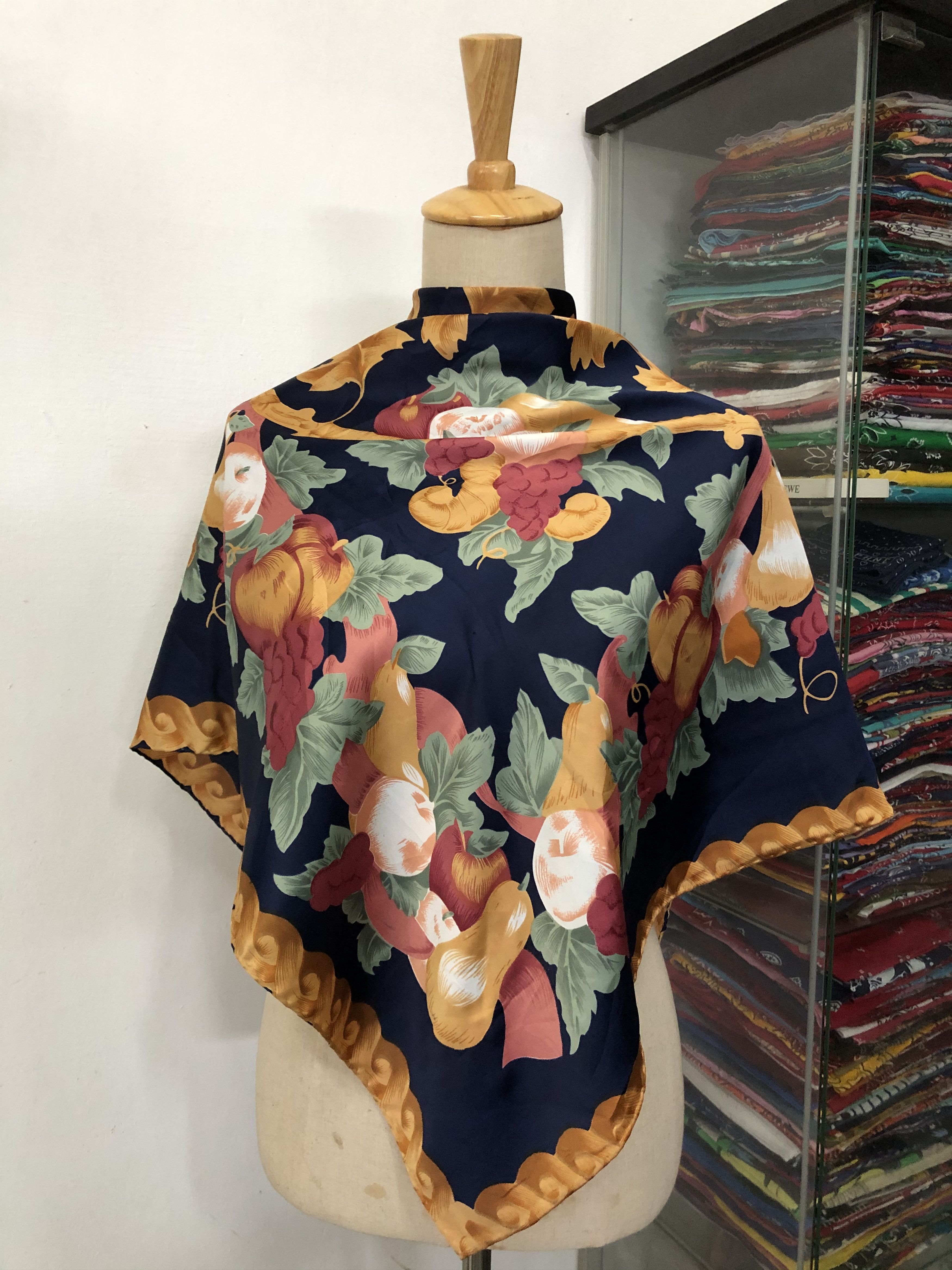 Vintage Vintage Silk Scarf Size ONE SIZE - 1 Thumbnail