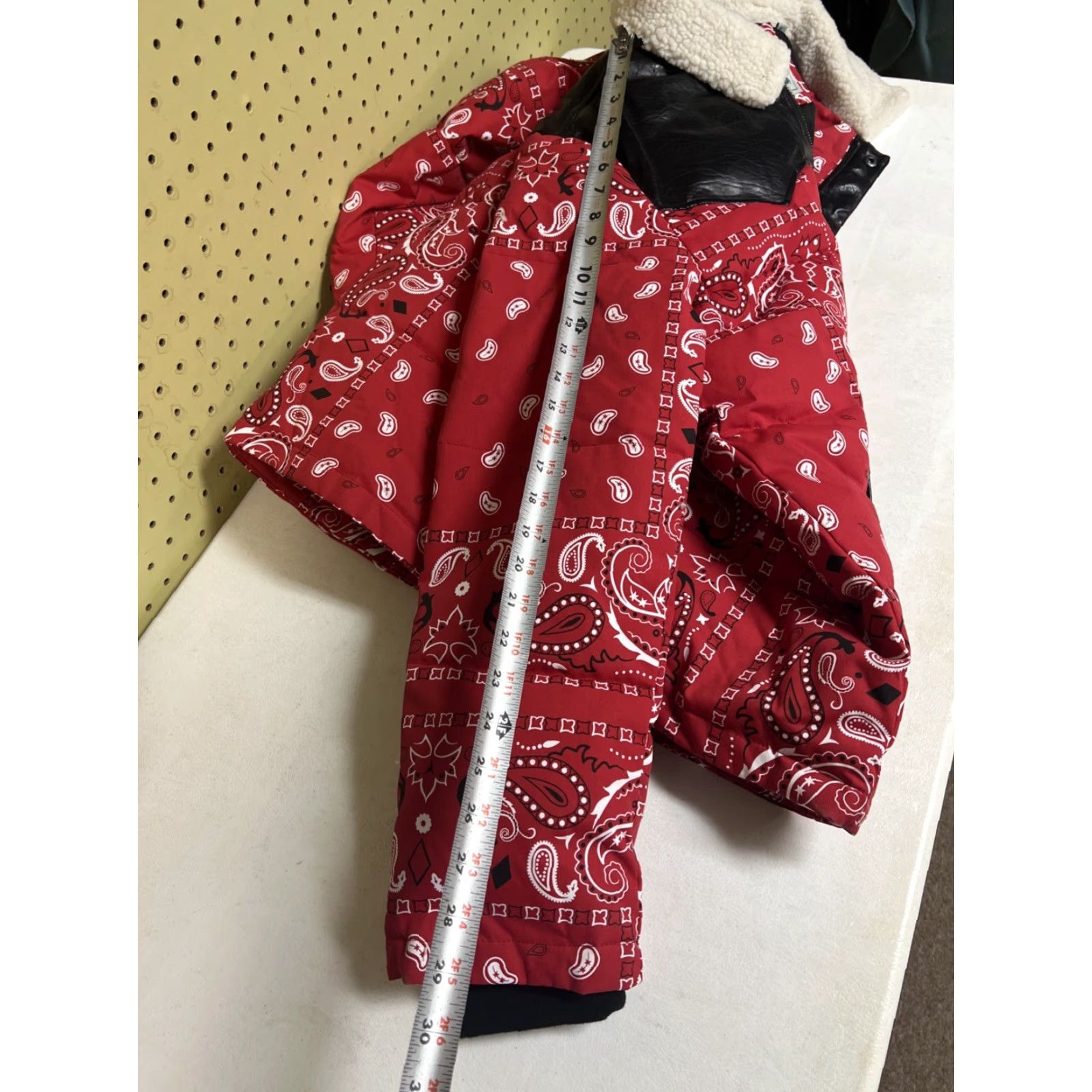 Levi's Levi's Puffer Jacket Men Western Paisley Red Bandana Sherpa Collar Size M Size US M / EU 48-50 / 2 - 5 Thumbnail
