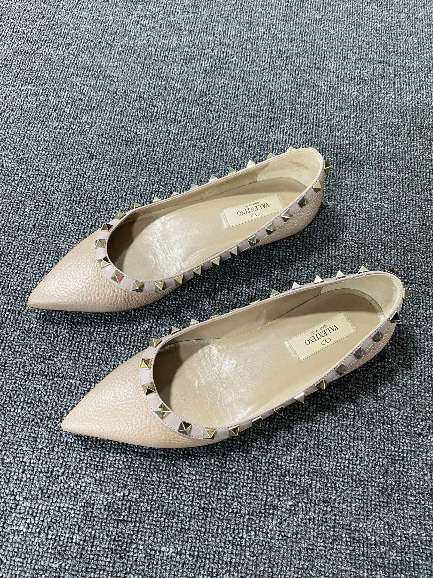 Valentino Valentino Lowtop Sneakers us_6 Women Size US 6 / IT 36 - 1 Thumbnail