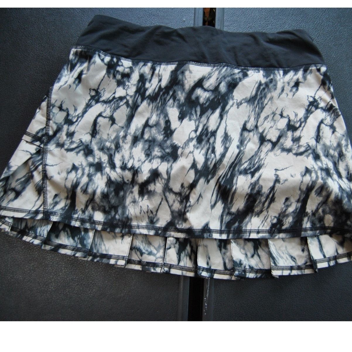Lululemon Lululemon Skirt Black White Size: 6 Size 28" / US 6 / IT 42 - 3 Thumbnail