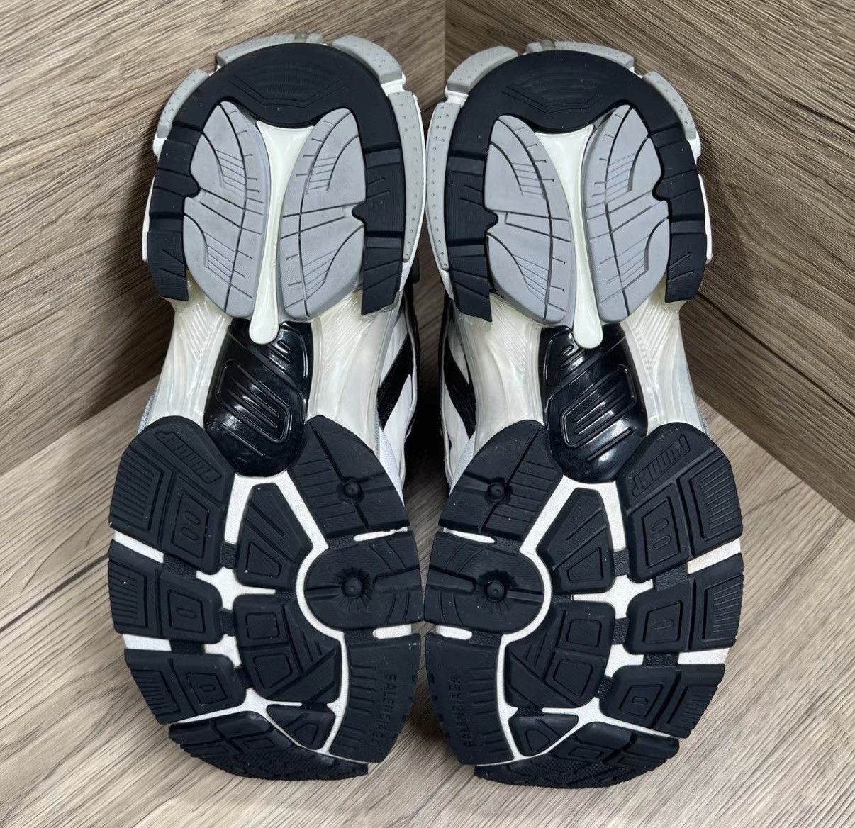 Balenciaga Balenciaga Runner Grey & Black Sneakers J41 Size US 8 / EU 41 - 5 Thumbnail