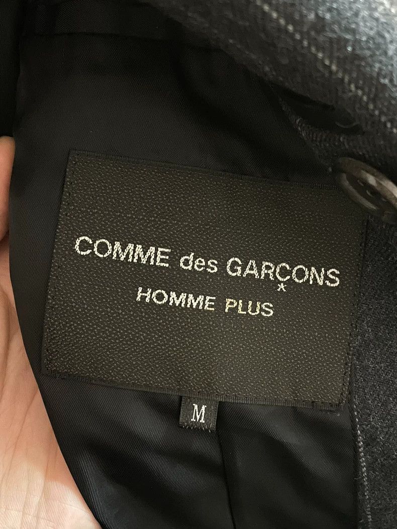 Comme des Garcons Rei Kawakubo wears a dark gray striped suit jacket for men Size US M / EU 48-50 / 2 - 4 Thumbnail
