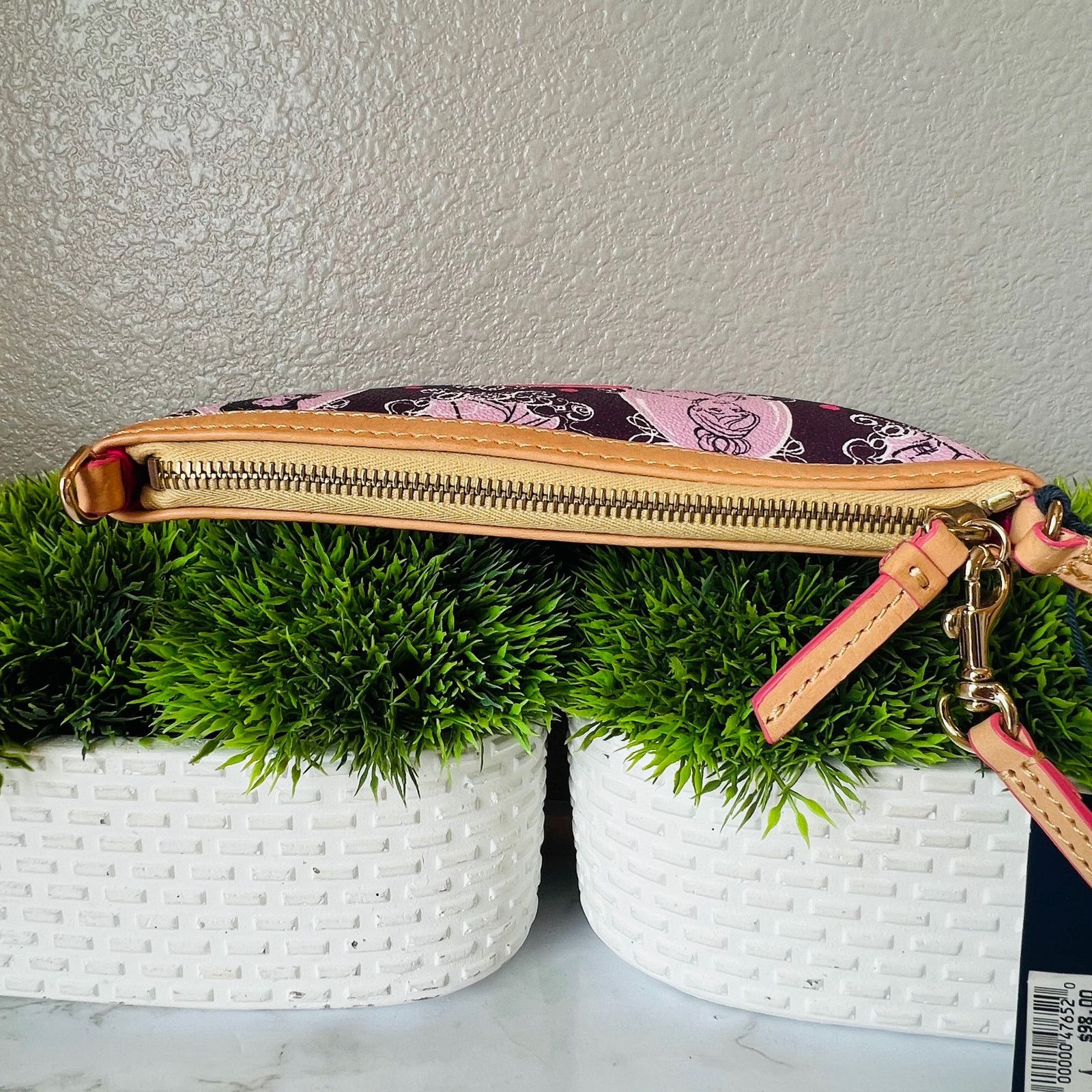 Dooney & Bourke NWT Disney Dooney & Bourke Princess Marathon 2015 Wristlet Size ONE SIZE - 9 Thumbnail