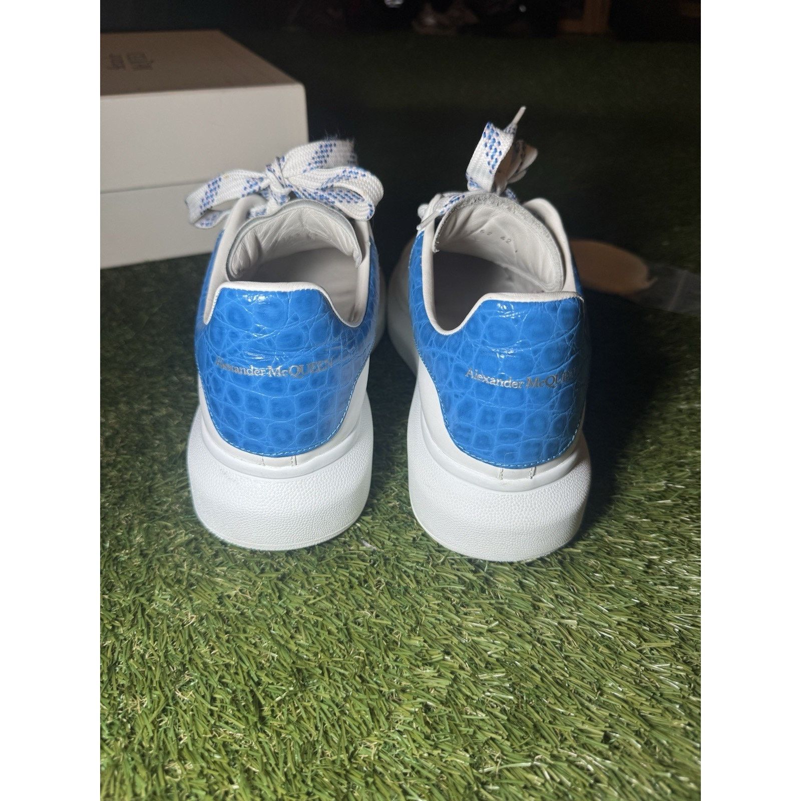 Alexander McQueen Alexander McQueen White Ultramarine Crocodile Size 42EU / 9M Size US 9 / EU 42 - 4 Thumbnail
