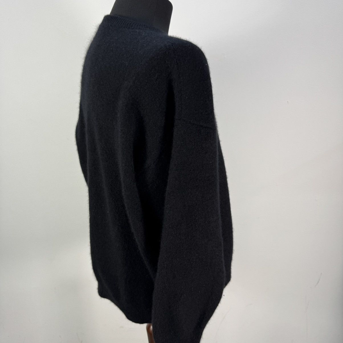 Balenciaga authentic BALENCIAGA “ Be different “ cashmere sweater black Size US XL / EU 56 / 4 - 6 Thumbnail