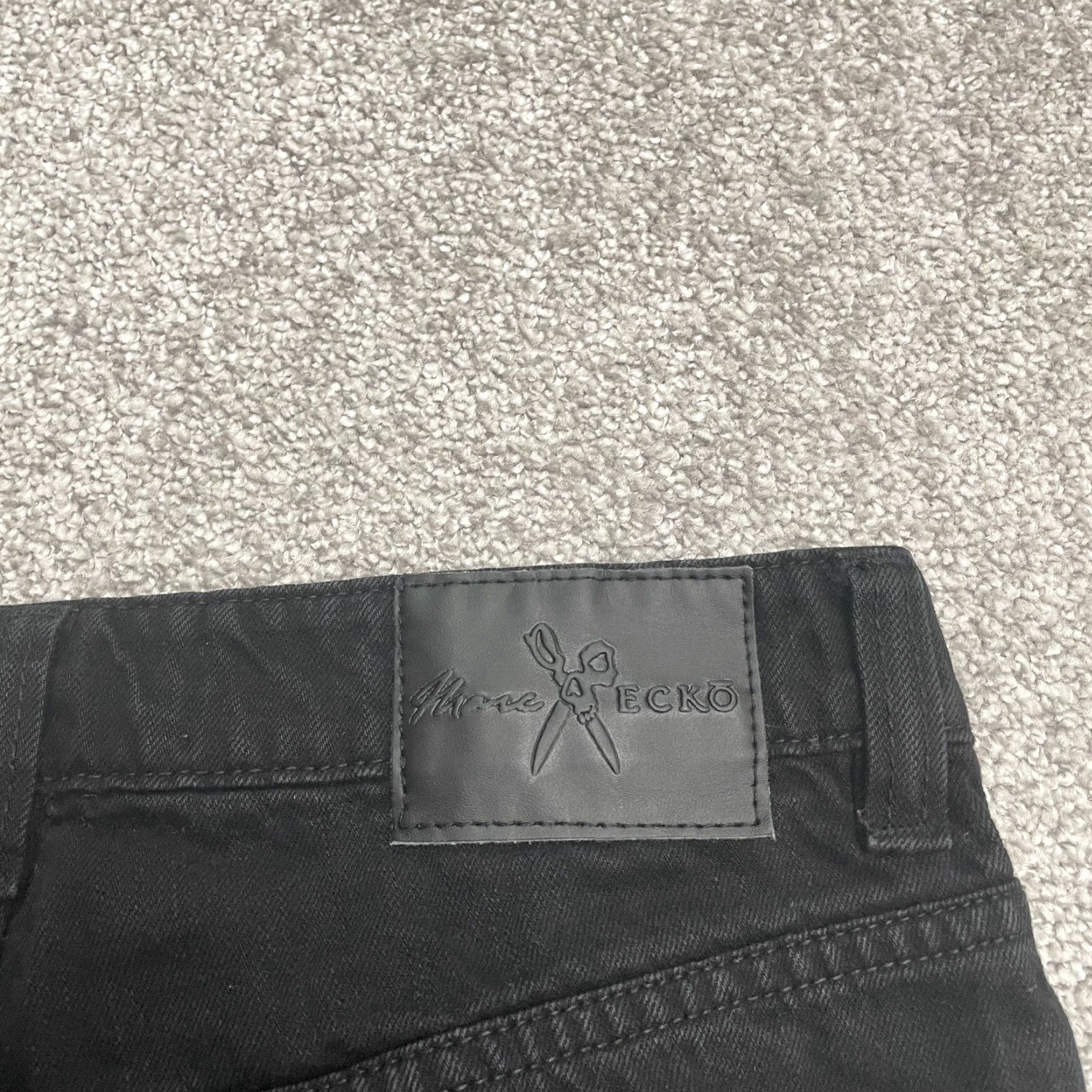 Denime Marc Ecko Jeans Shorts Bermuda Denim Mens 29 Black 5-Pocket Distressed Casual 12in Inseam 32 Waist Fashion Brand Outdoor Vintage: No Size US 29 - 4 Thumbnail
