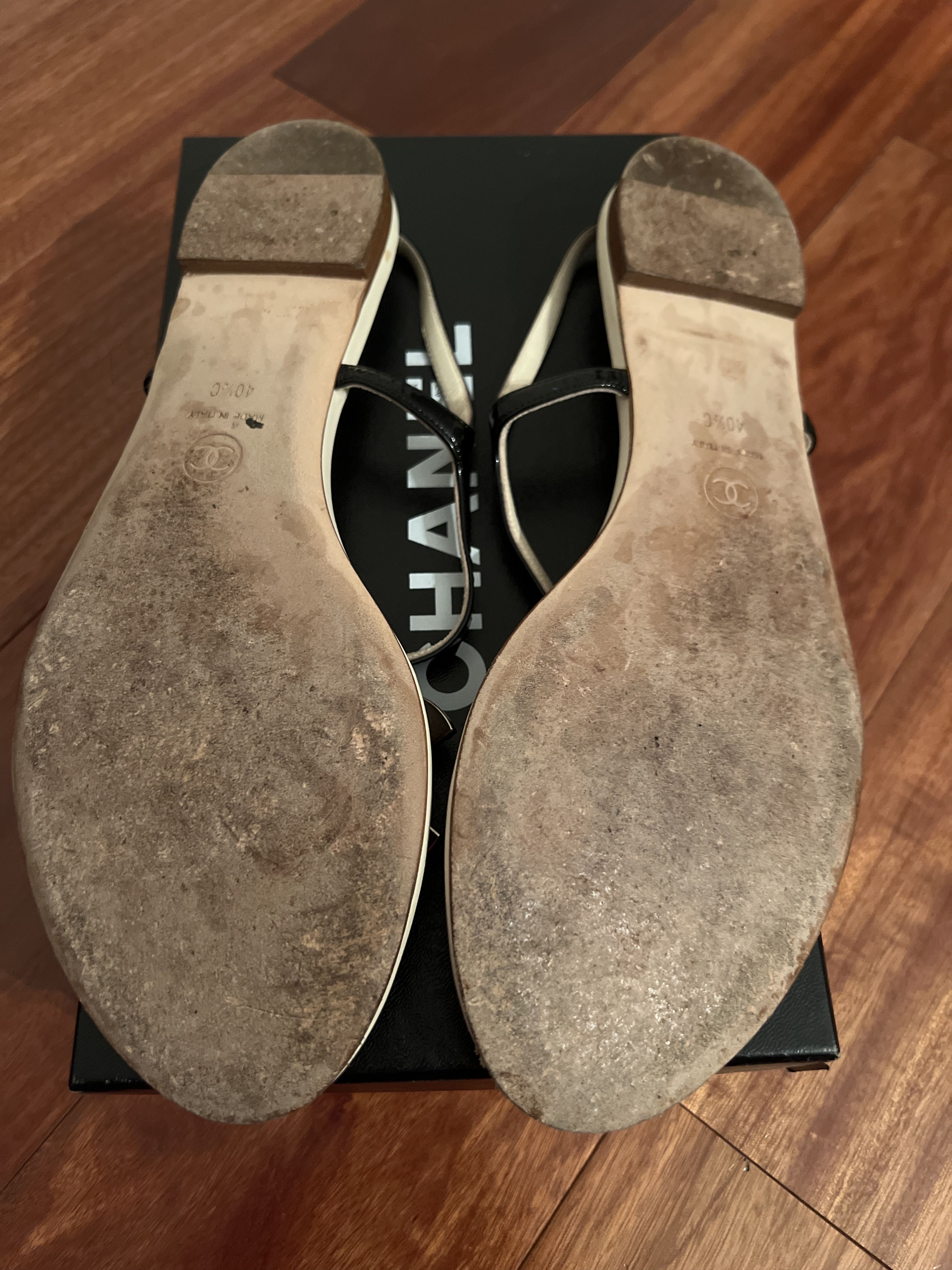 Chanel Thong logo sandal Size US 10.5 / IT 40.5 - 2 Thumbnail