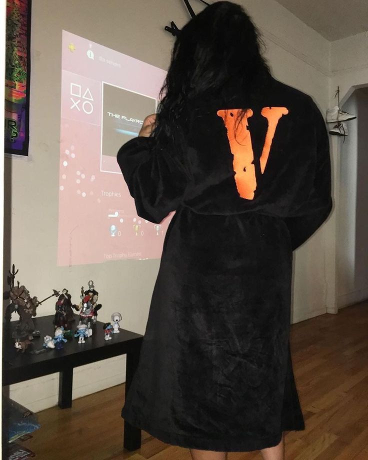 Vlone Vlone robe Size US L / EU 52-54 / 3 - 6 Thumbnail