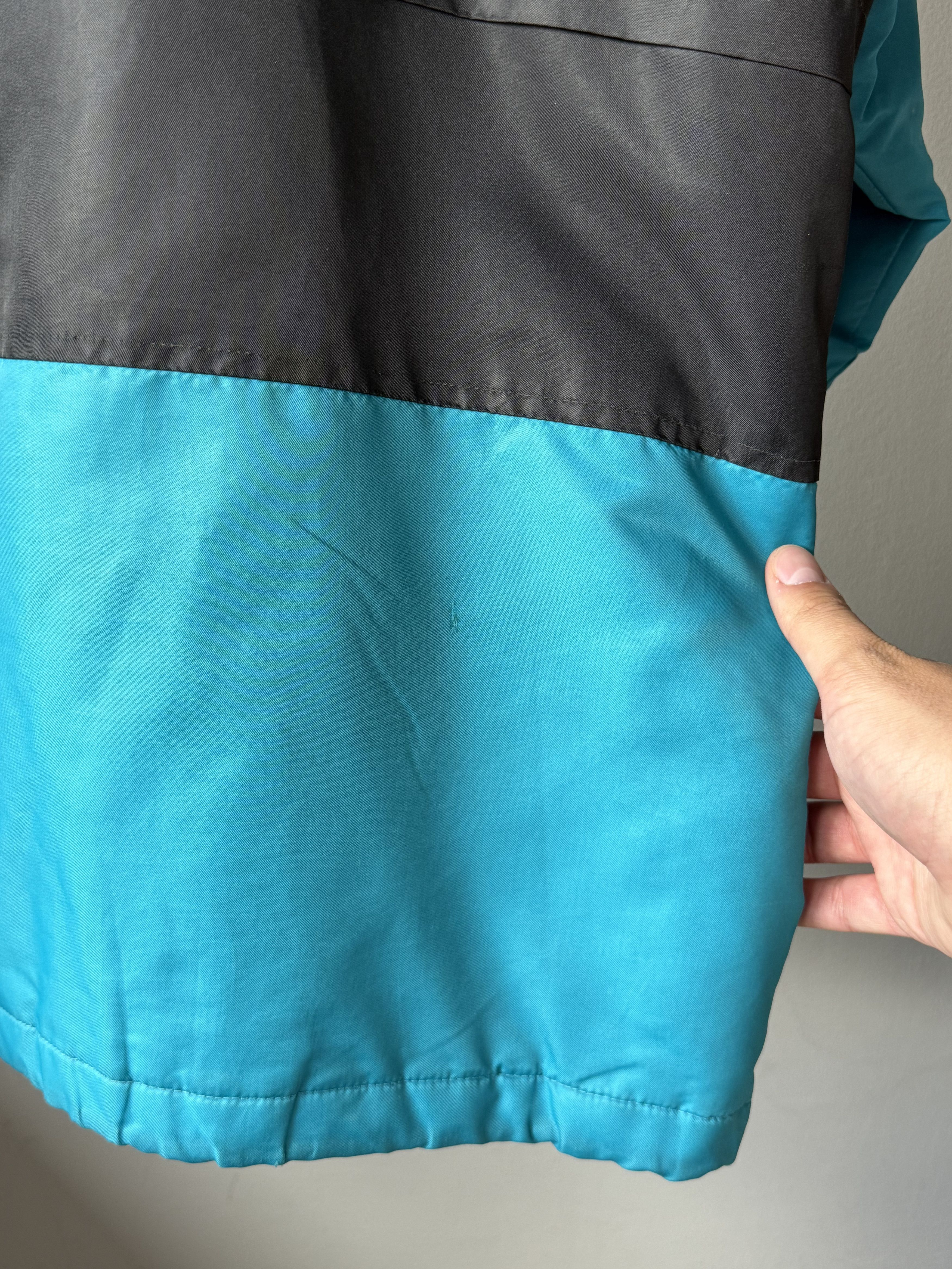 NBA × Nutmeg × Vintage Vintage Nutmeg Apparel Charlotte Hornets NBA Two Tone Jacket Size US M / EU 48-50 / 2 - 15 Thumbnail