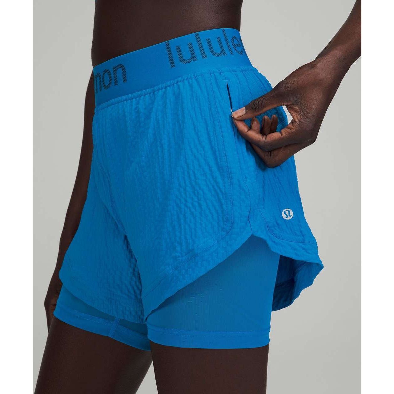 Lululemon Lululemon Blue Crinkle High Rise Short Size 4 Women's Lined Size 27" / US 4 / IT 40 - 6 Thumbnail