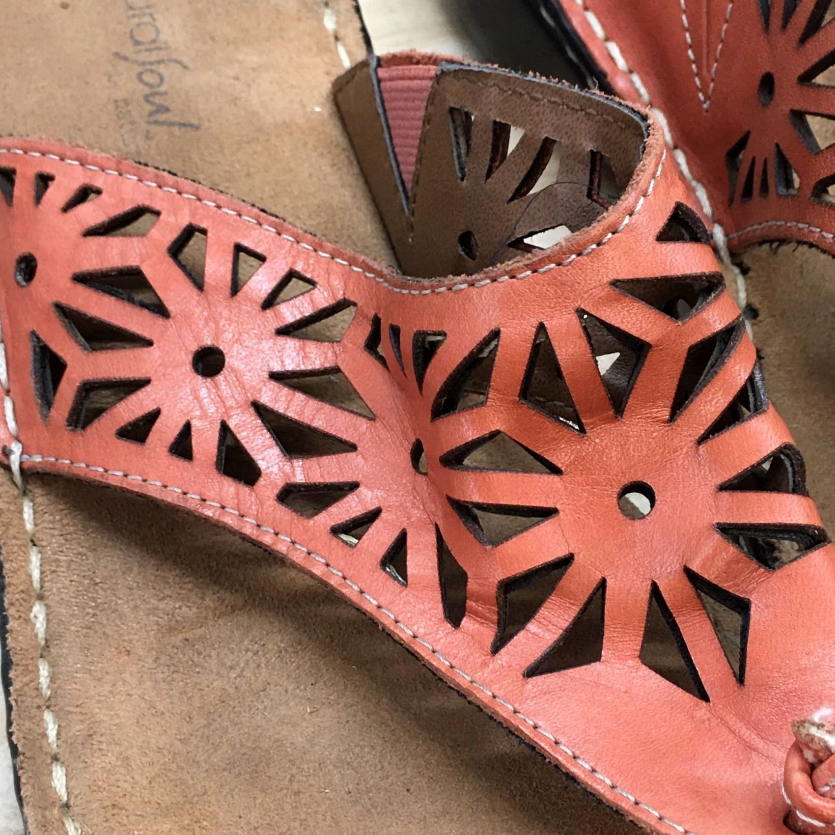 Naturalizer Natural Soul Naturalizer Sandal Womens 9.5M Orange Calista Thong Leather Shoes Size US 10 / IT 40 - 5 Thumbnail