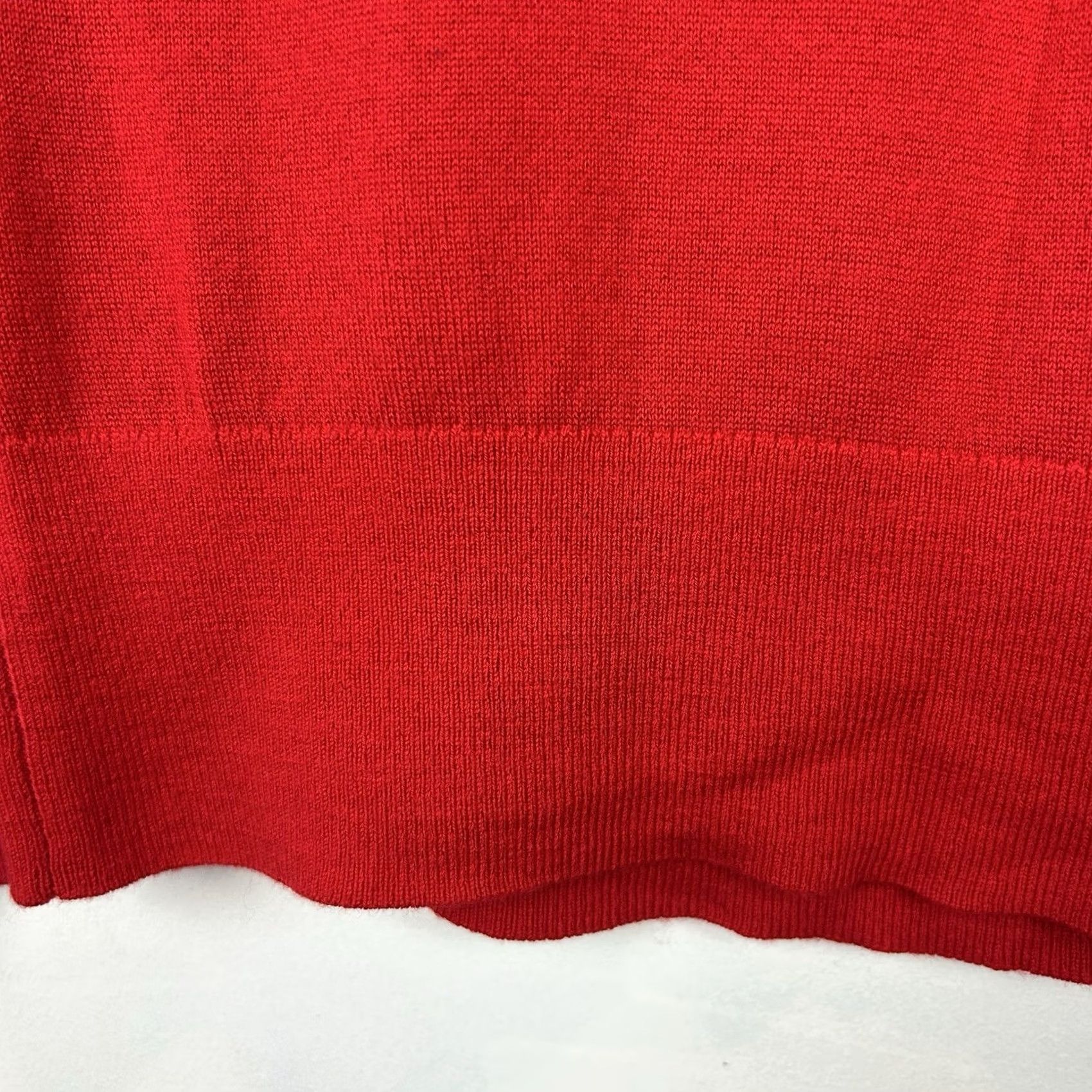 Ann Taylor Ann Taylor Sweater Womens M Red Knit Pullover Top Lightweight Pearl Holiday Size M / US 6-8 / IT 42-44 - 5 Thumbnail