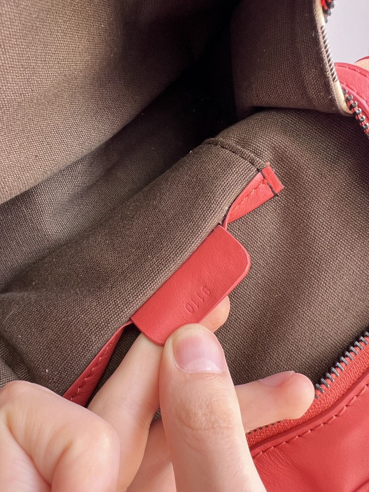 Burberry × Vintage Vintage Burberry Red Patent Leather Nova Check Tote Bag Size ONE SIZE - 14 Thumbnail