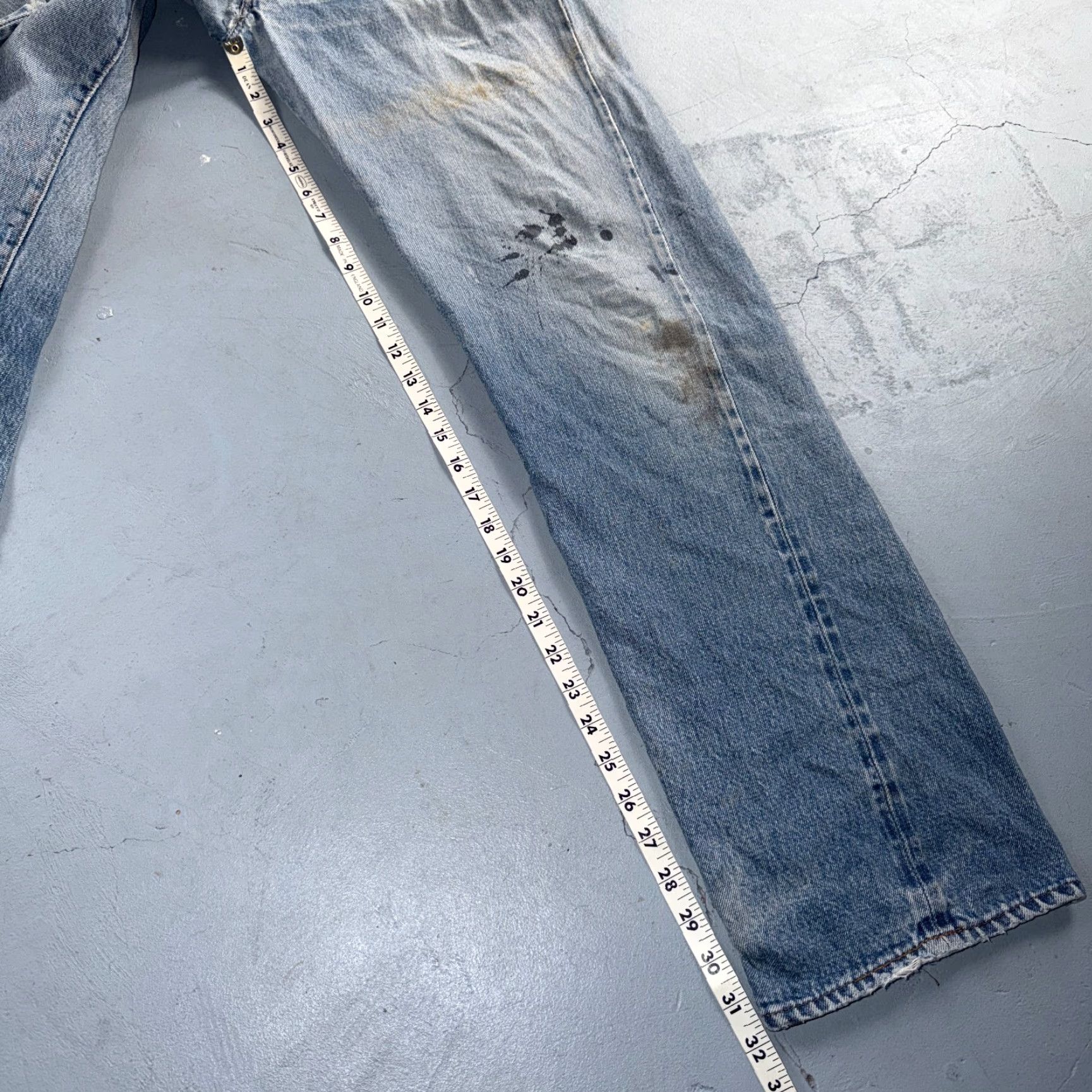 Levi's Levi's 501 Jeans Vintage 80s Light Wash 34x36 32x32 USA Selvedge Button Jeans Men Regular Size US 32 / EU 48 - 6 Thumbnail