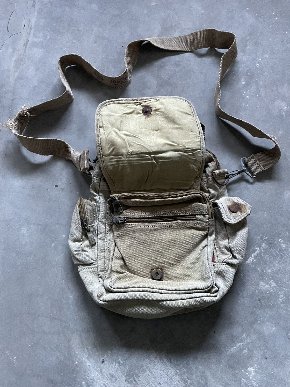 Japanese Brand Vintage Joger Slingbag Military Canvas Distressed Handbag Size ONE SIZE - 2 Thumbnail
