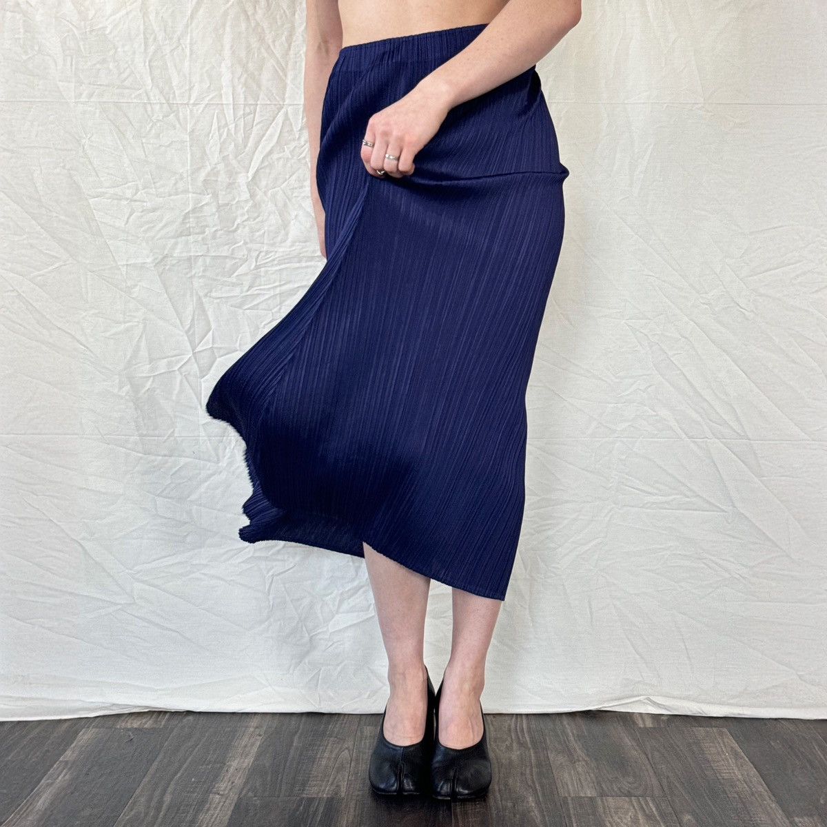 Issey Miyake × Pleats Please Issey Miyake Pleats Please Navy A-Line Midi Skirt Size 27" / US 4 / IT 40 - 2 Thumbnail