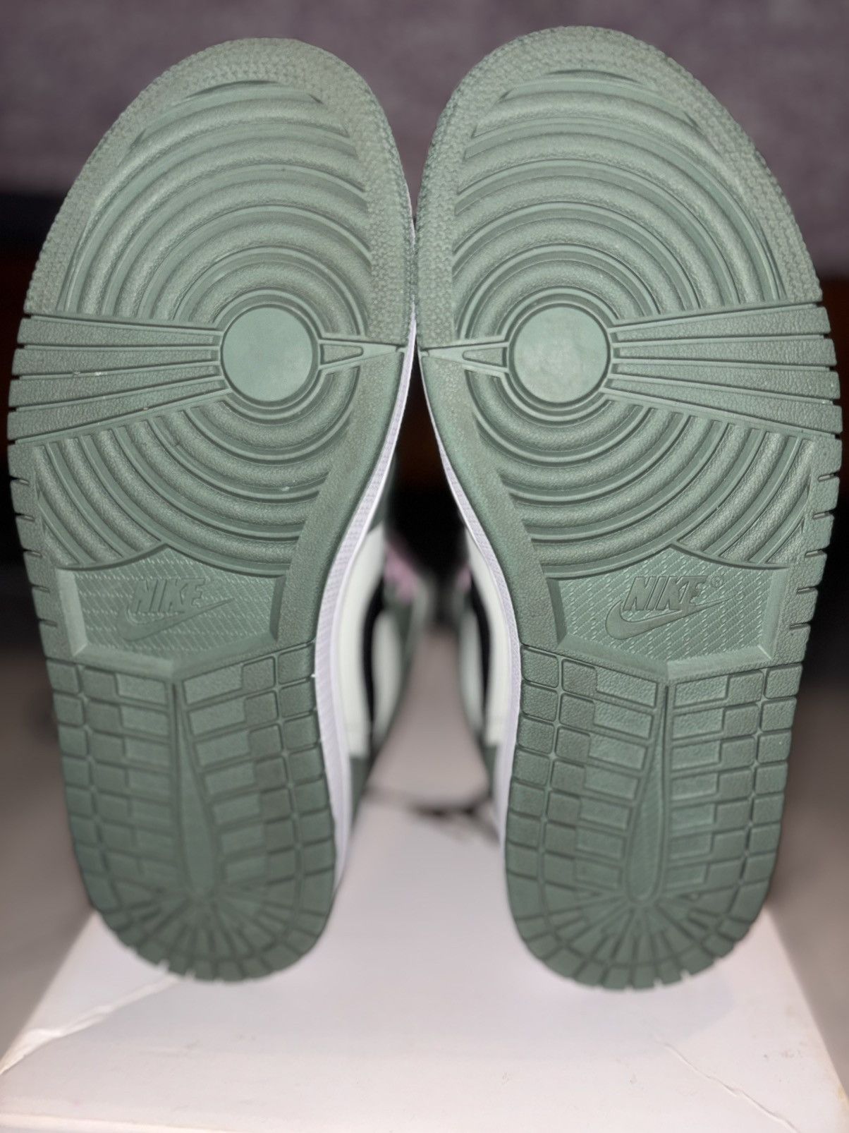 Jordan Brand WMNS Jordan 1 Mid SE Dutch Green Size US 6 / IT 36 - 5 Thumbnail