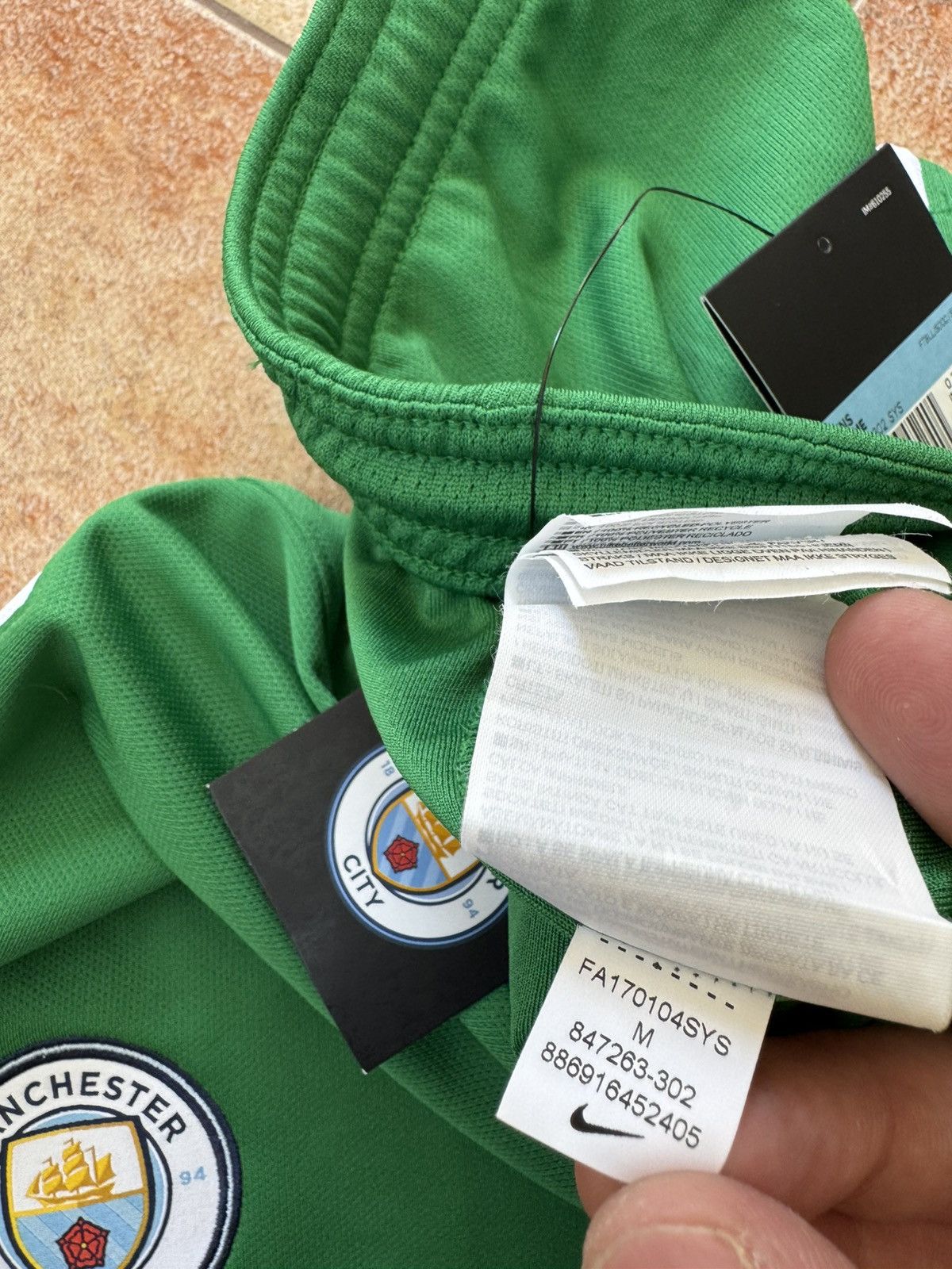 Nike BNWT Manchester City 2017-2018 Goalkeeper Soccer Shorts Kit Size US 32 / EU 48 - 12 Thumbnail