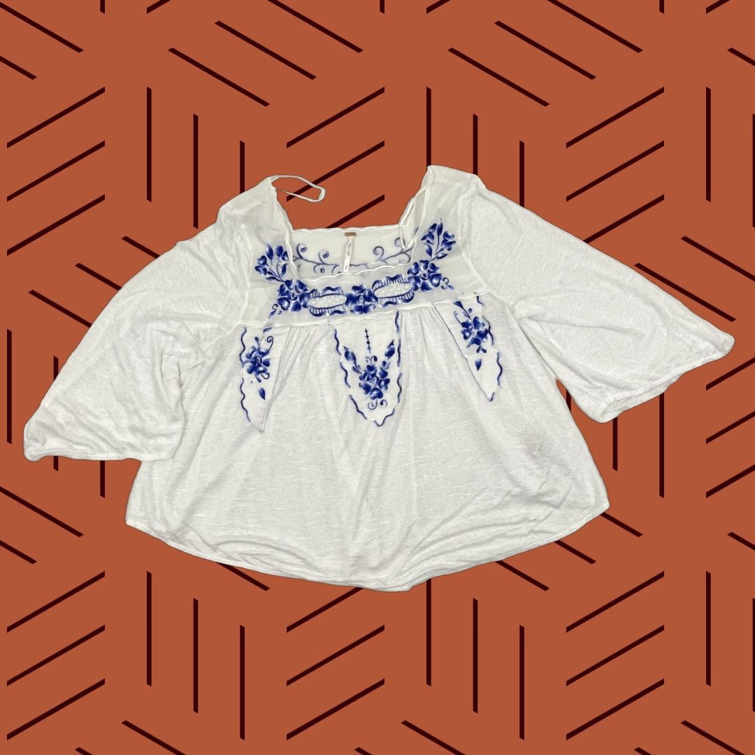 Free People VINTAGE Free People Blouse Womens S White Blue Floral Embroidered Boho Peasant Cottage Size S / US 4 / IT 40 - 1 Thumbnail
