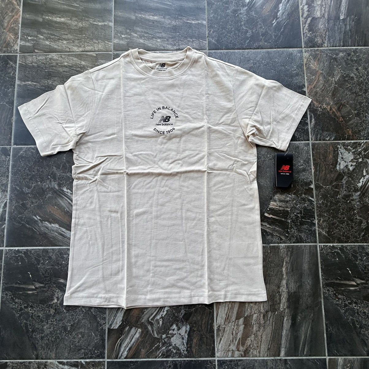 New Balance New Balance Life In Balance Beige Spell-Out Athletic T-shirt Size US S / EU 44-46 / 1 - 1 Thumbnail