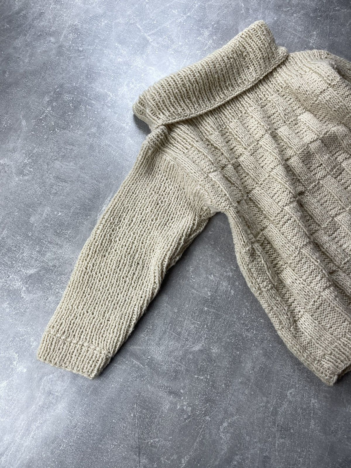 Vintage Vintage AvantGarde Wool Turtleneck Sweater Chunky Cable Knit Size M / US 6-8 / IT 42-44 - 4 Thumbnail