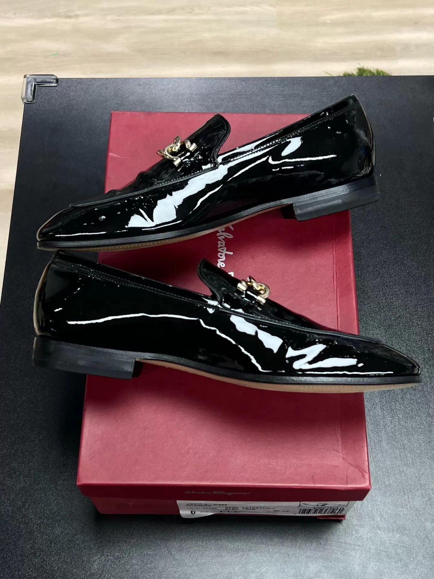 Salvatore Ferragamo Ferragamo GANCINI Patent Leather Loafer 39.5 Near Mint Size US 9 / IT 39 - 5 Thumbnail