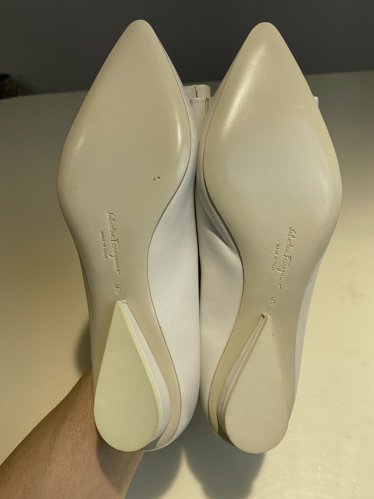 Salvatore Ferragamo Salvatore Ferragamo Viva White Leather Flat Shoes Size5 Size US 5 / IT 35 - 11 Thumbnail