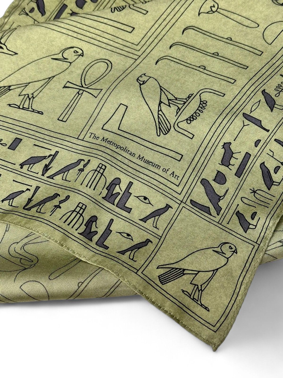 Other Egyptian Print Silk Scarf The Met Vintage Museum Collectible Size ONE SIZE - 4 Thumbnail