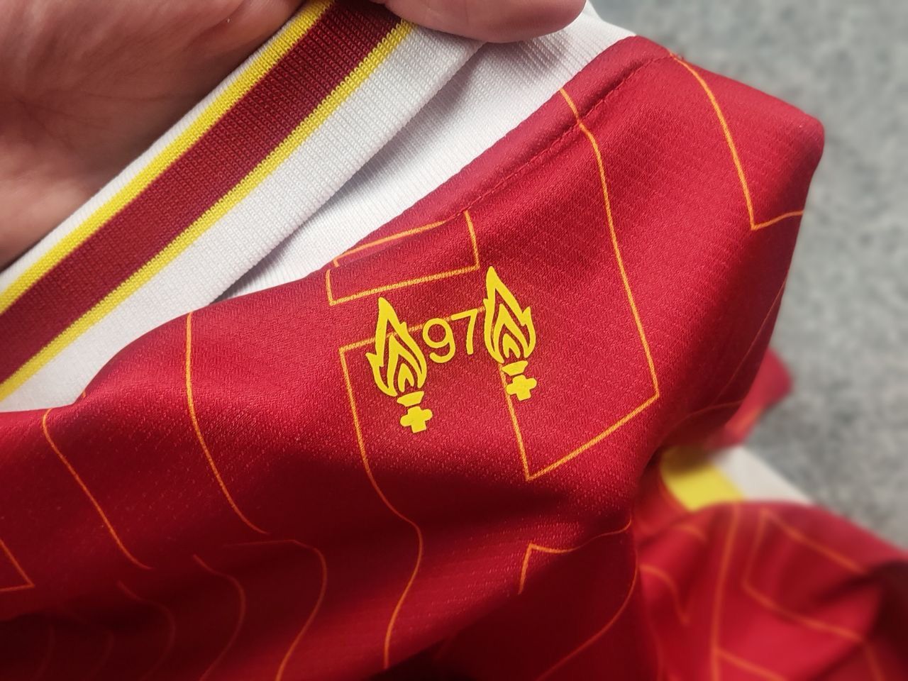 Vintage Liverpool FC Nike 24/25 Soccer Football Jersey Authentic Size US M / EU 48-50 / 2 - 14 Thumbnail