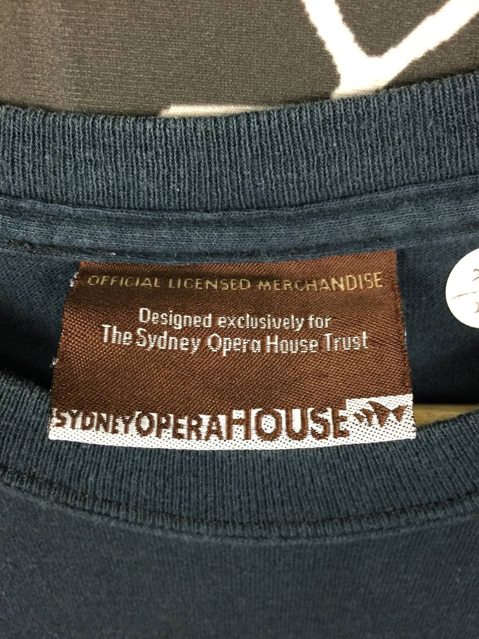 Vintage Sydney Opera House Australia Official Licensed Product Tee Size US M / EU 48-50 / 2 - 7 Thumbnail