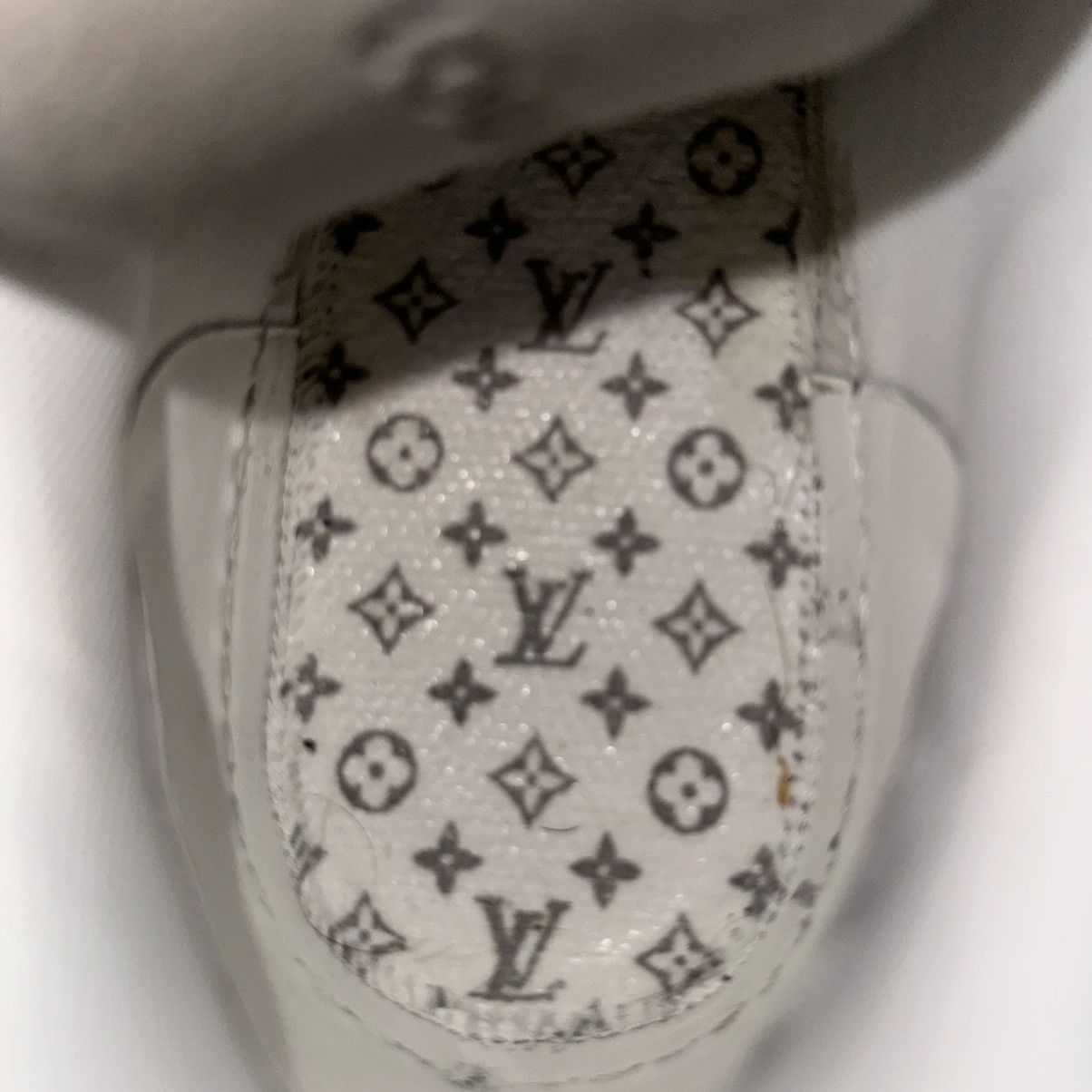 Louis Vuitton Louis Vuitton Trainer Black White Low Tops Size US 11 / EU 44 - 17 Thumbnail