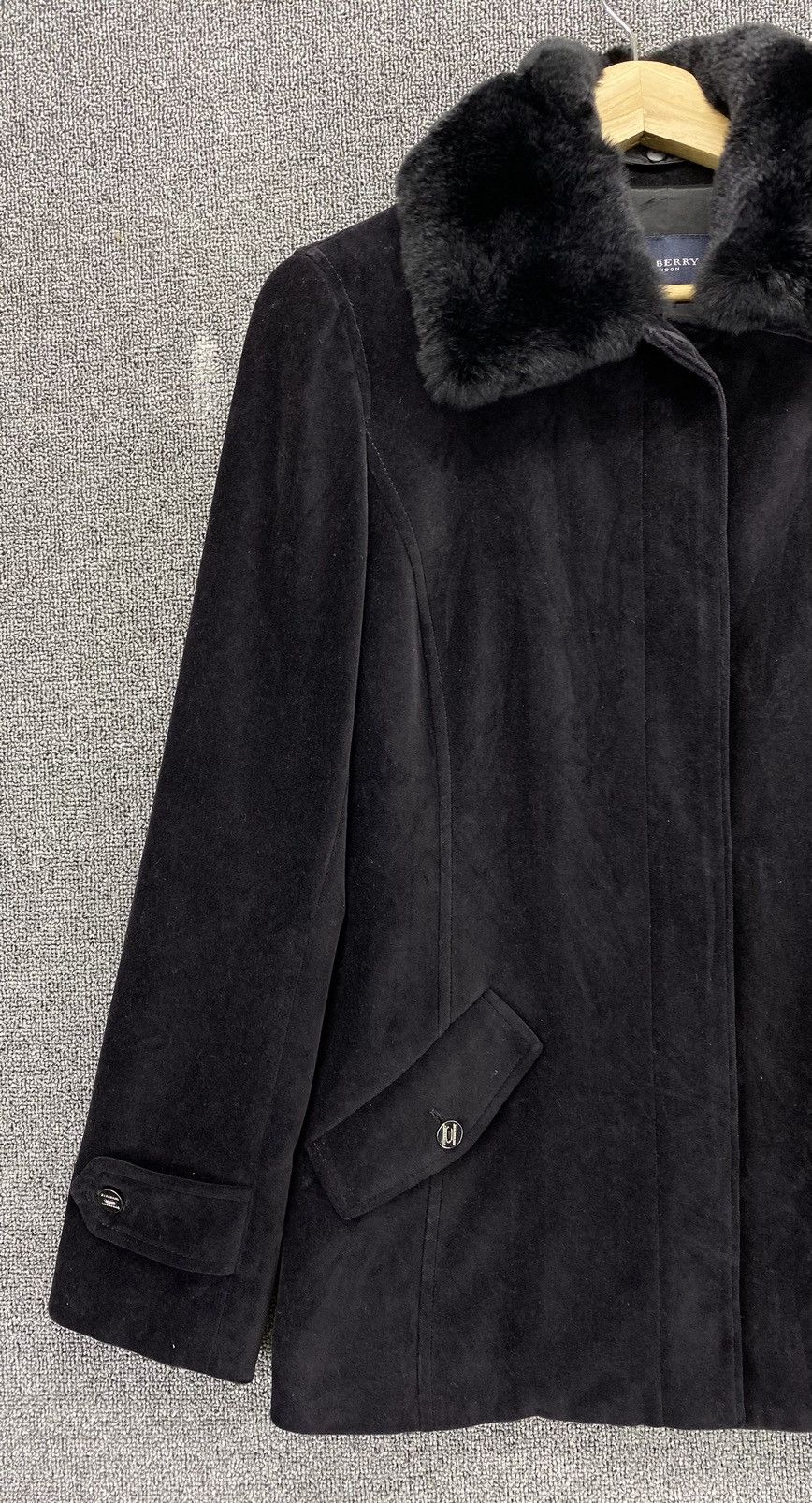 Burberry Vintage Burberry London Faux Fur Hooded Velvet Jacket Size XS / US 0-2 / IT 36-38 - 4 Thumbnail