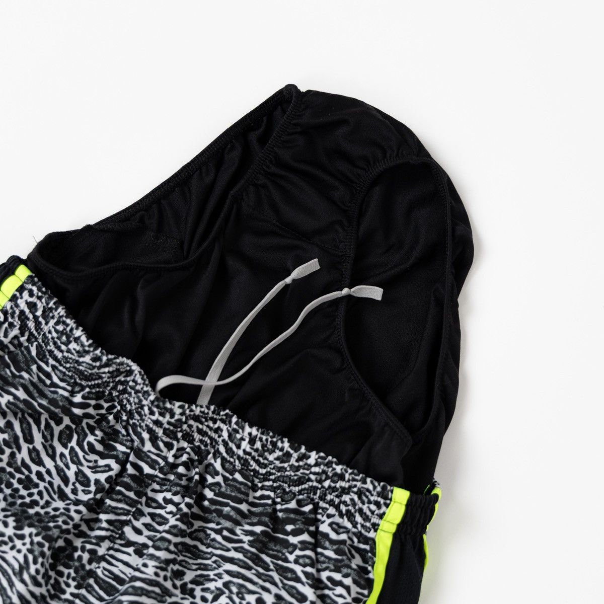 Nike Nike Womens Dri Fit Running Shorts Animal Print Neon Trim Size 27" / US 4 / IT 40 - 4 Thumbnail