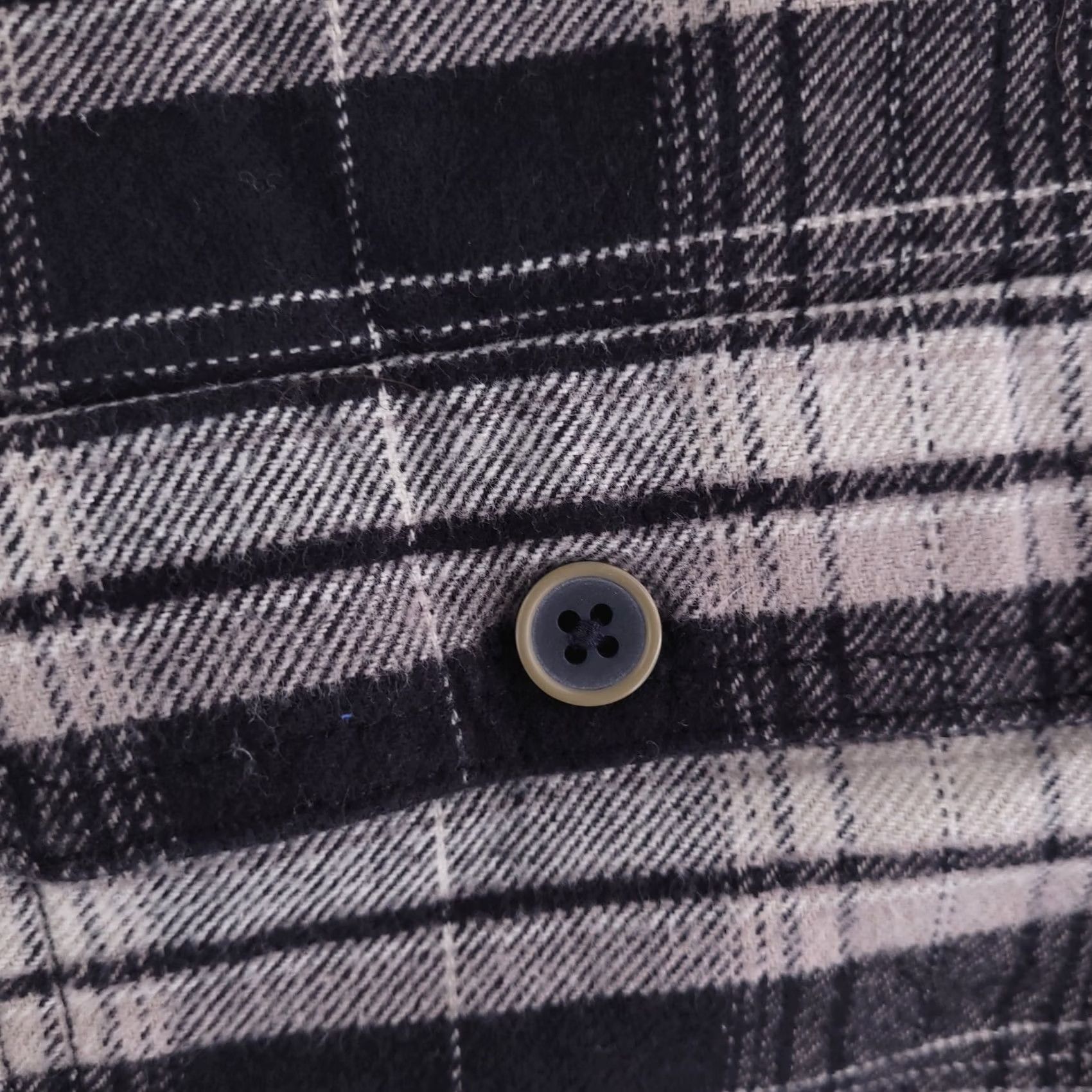 Vintage JACHS Shirt Mens XL Flannel Black Gray Long Sleeve Button Cotton Thick Regular Plaid Shirt XL Mens Size US XL / EU 56 / 4 - 2 Thumbnail