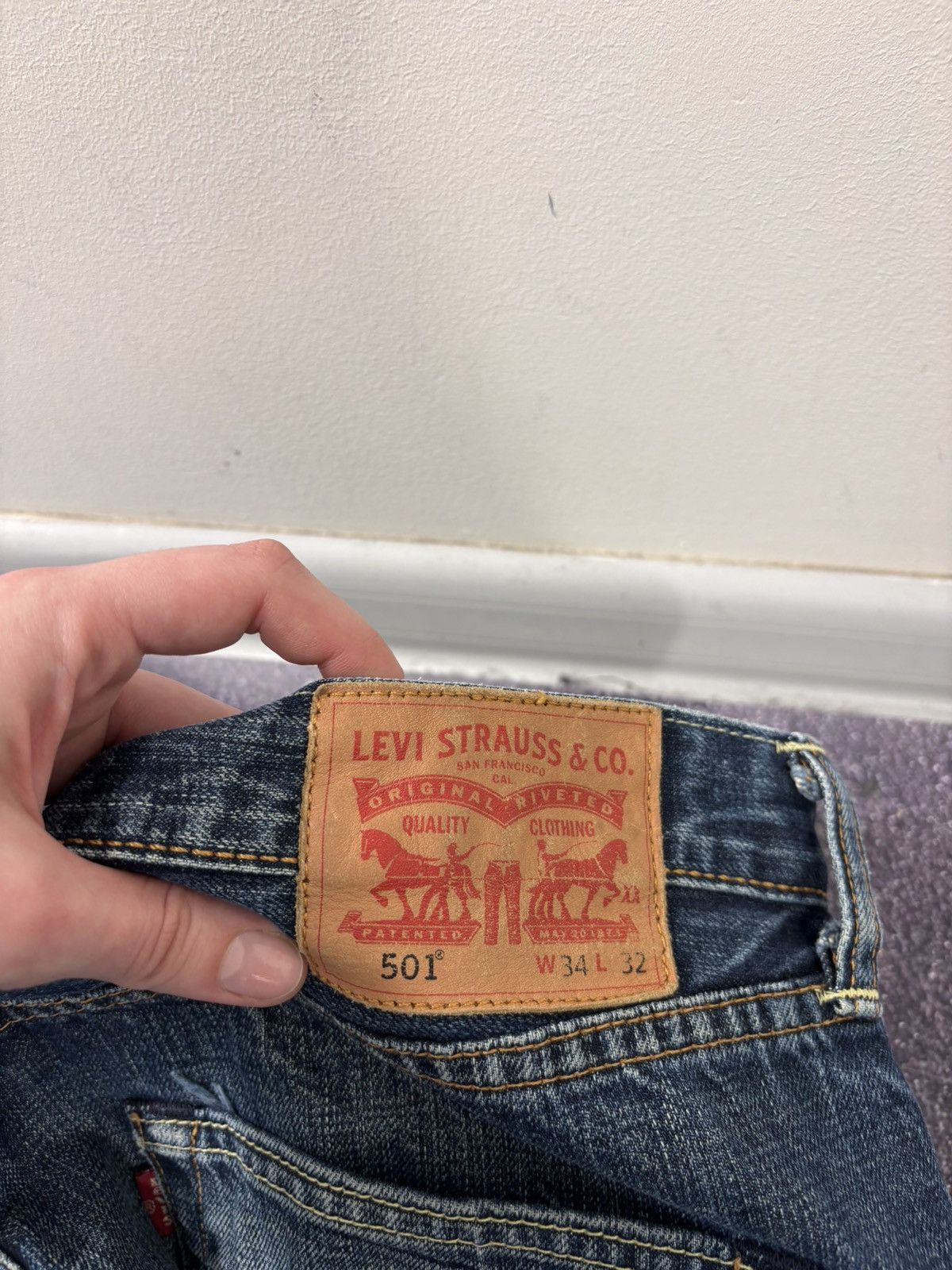 Levi's Vintage Levi’s 501 Men’s Dark Navy Blue Wash Denim Jeans Size US 34 / EU 50 - 17 Thumbnail