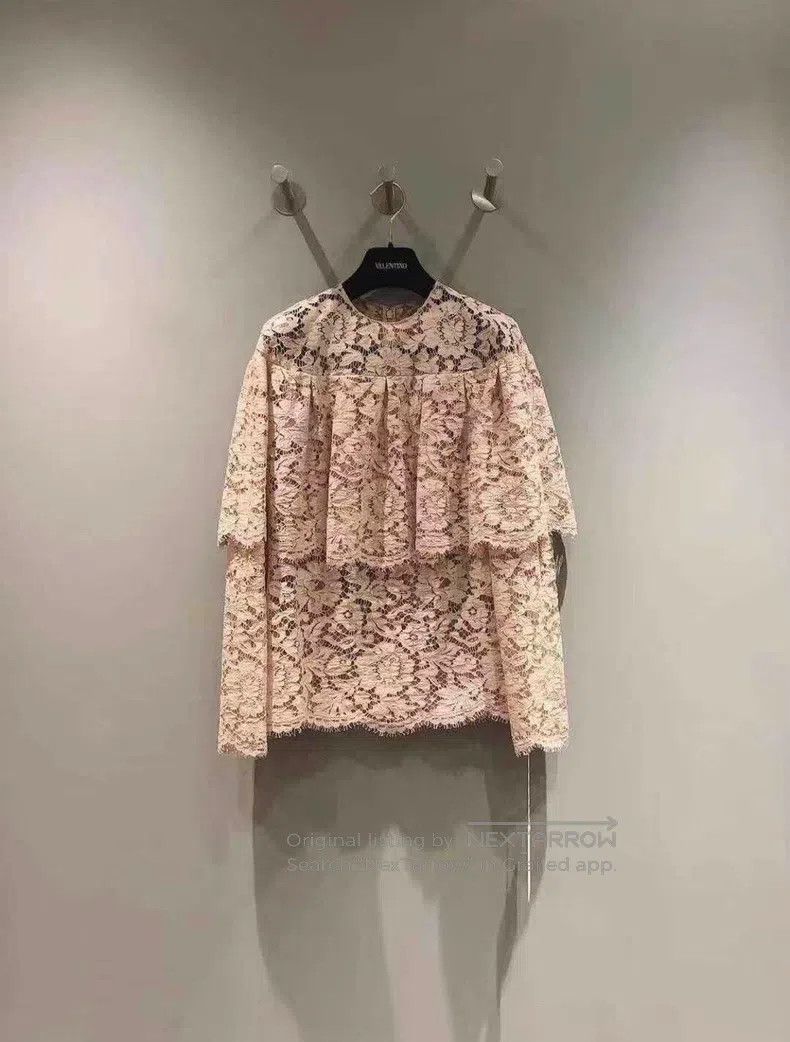 Valentino Valentino Nude pink lace top Size M / US 6-8 / IT 42-44 - 1 Thumbnail