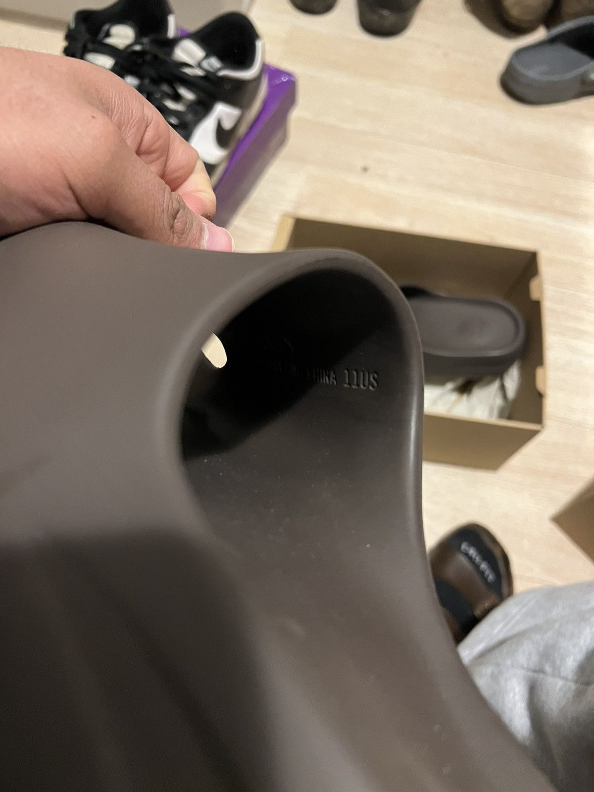 Yeezy yezzy slides Size US 11 / EU 44 - 3 Thumbnail