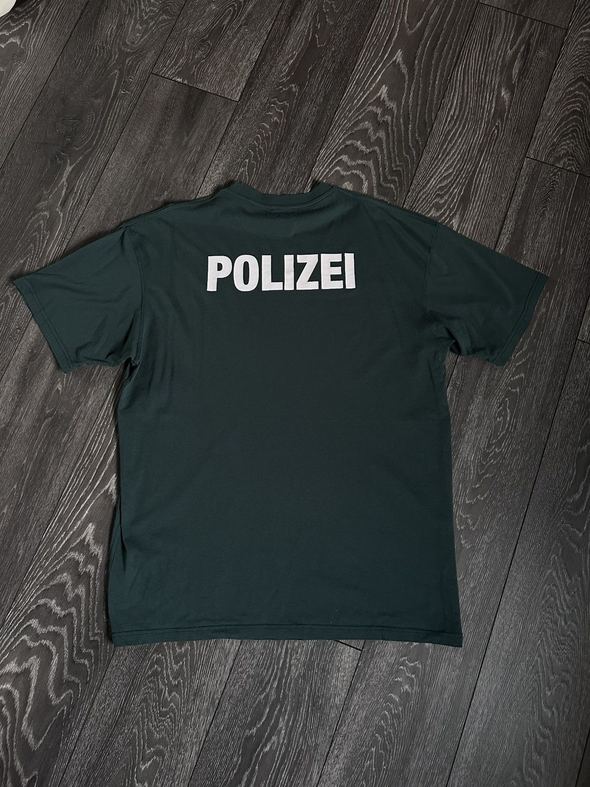 Vetements vetements aw21 polizei oversized tshirt forest green Size US L / EU 52-54 / 3 - 1 Thumbnail