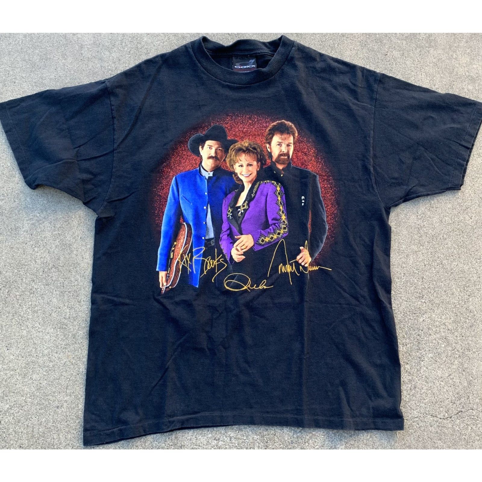 Vintage VINTAGE Mobil 1 Presents The Brook & Dunn & Reba tour t-shirt XL Short Sleeve Men Black Graphic Tee 1990s Concert 1997 Size US XL / EU 56 / 4 - 4 Thumbnail