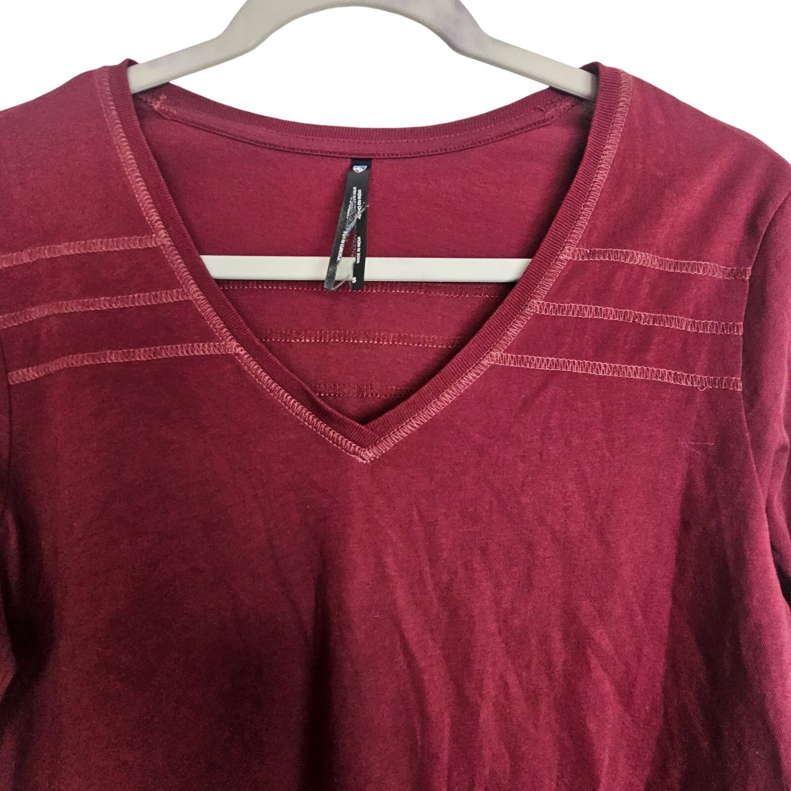 Kuhl Kuhl Womens Burgundy Arabella V-Neck T-Shirt Sz S Gorpcore Size S / US 4 / IT 40 - 2 Thumbnail
