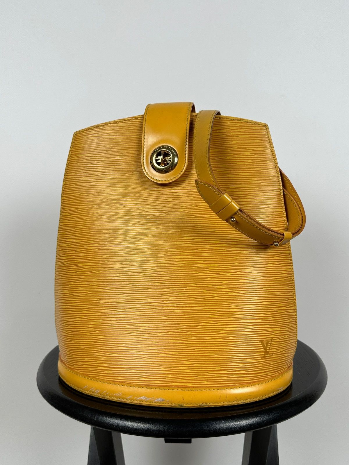 Louis Vuitton Louis Vuitton Epi Cluny Yellow Leather Shoulder Bag Size ONE SIZE - 1 Thumbnail