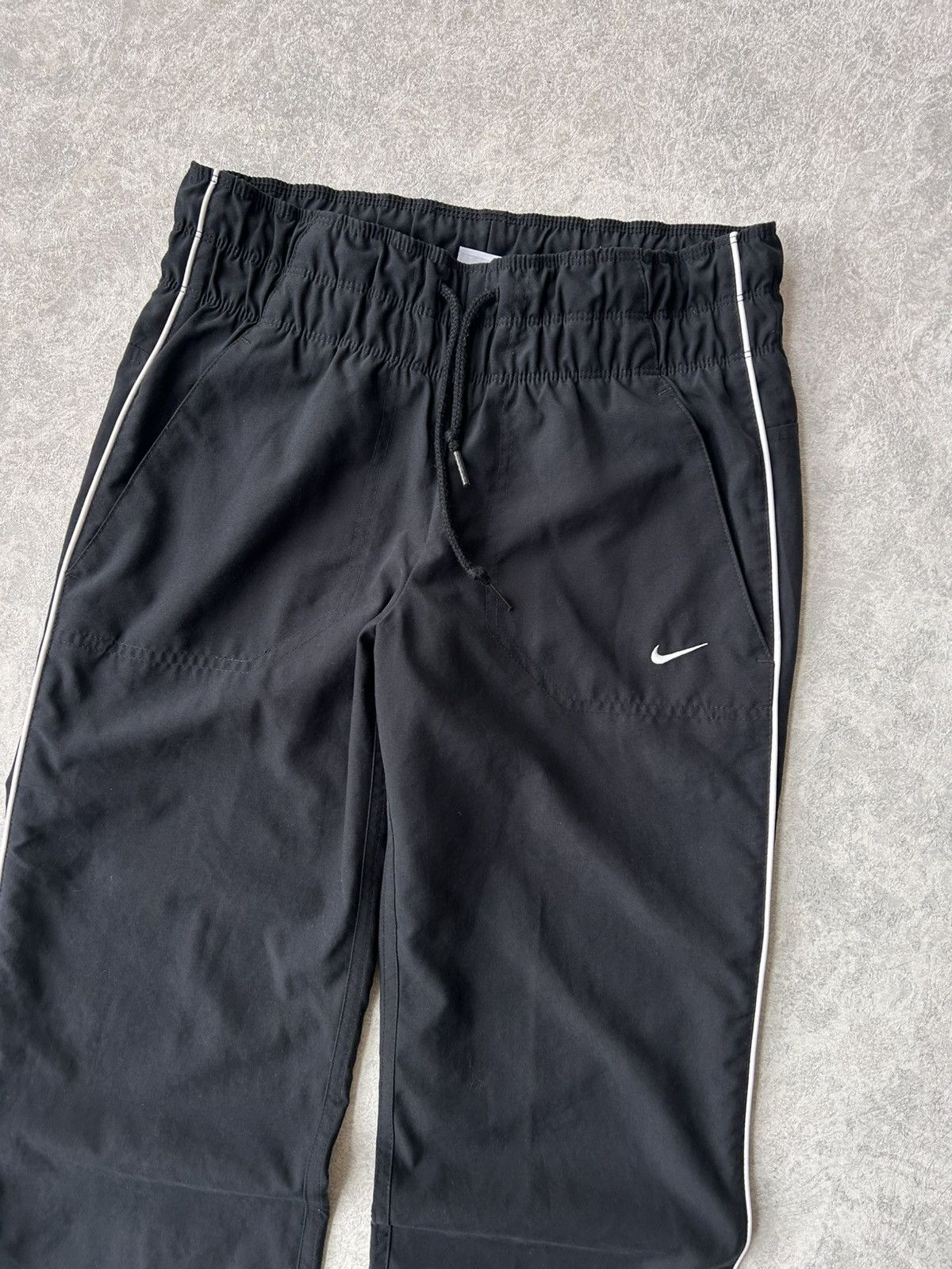 Nike Y2K Nike Swoosh Logo Gorpcore Black Track Pants Size 27" / US 4 / IT 40 - 4 Thumbnail