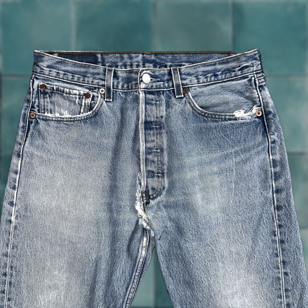 Levi's VINTAGE Levi's 501 Jeans Men 34x36 90s Light Wash Straight Denim Cotton Blue 501 Series Relaxed Classic MENS Size US 34 / EU 50 - 1 Thumbnail